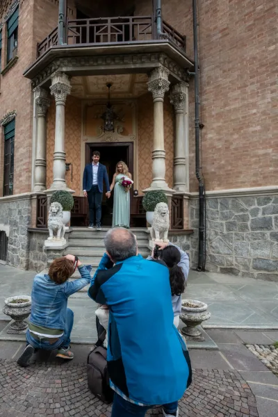 Elisabetta Rosso spiega tecniche di wedding photography ai partecipanti