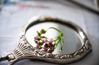 Dettaglio preparazione sposa abito e accessori