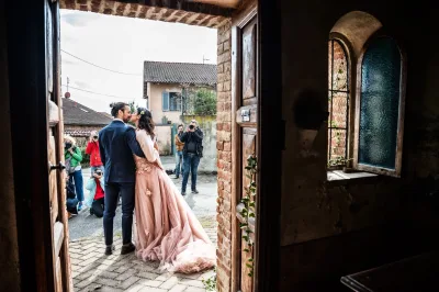 Uscita dalla chiesa lancio del riso